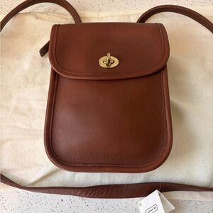 RARE! With tags Vintage Coach Sidepack Classic Turnlock Closure Crossbody